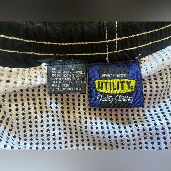 Unbranded Men's Black and Red Swim-briefs-shorts - Picture 6 of 7